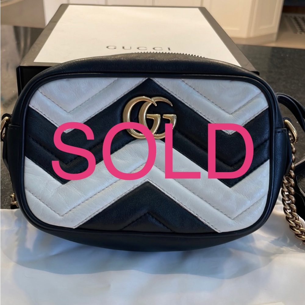GUCCI GG Marmont Camera Crossbody Bag in Two Tone Black/White Chevron - Picture 1 of 15